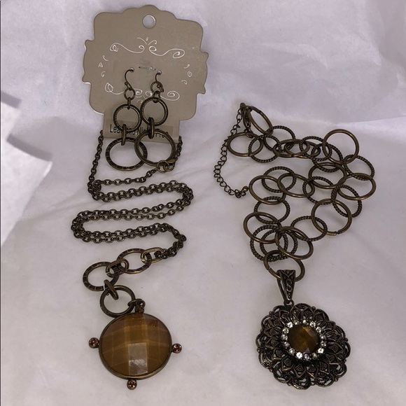 Jewelry - *FREE 2 Necklaces & Earings *Free w/ Bundled items